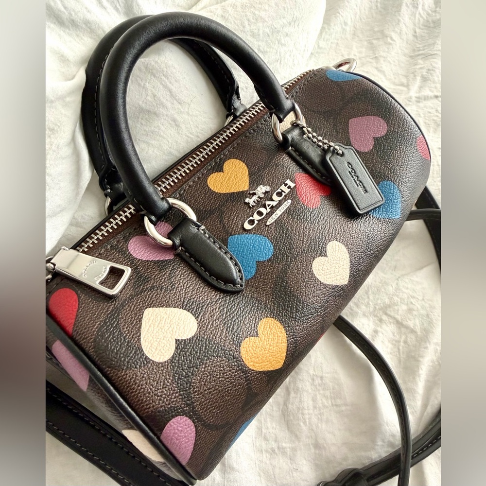 đź‘‘âś…PRICE FIRMâś…COACH Multicolor Heart Print Barrell Crossbody Bag. NWOT - Picture 7 of 17